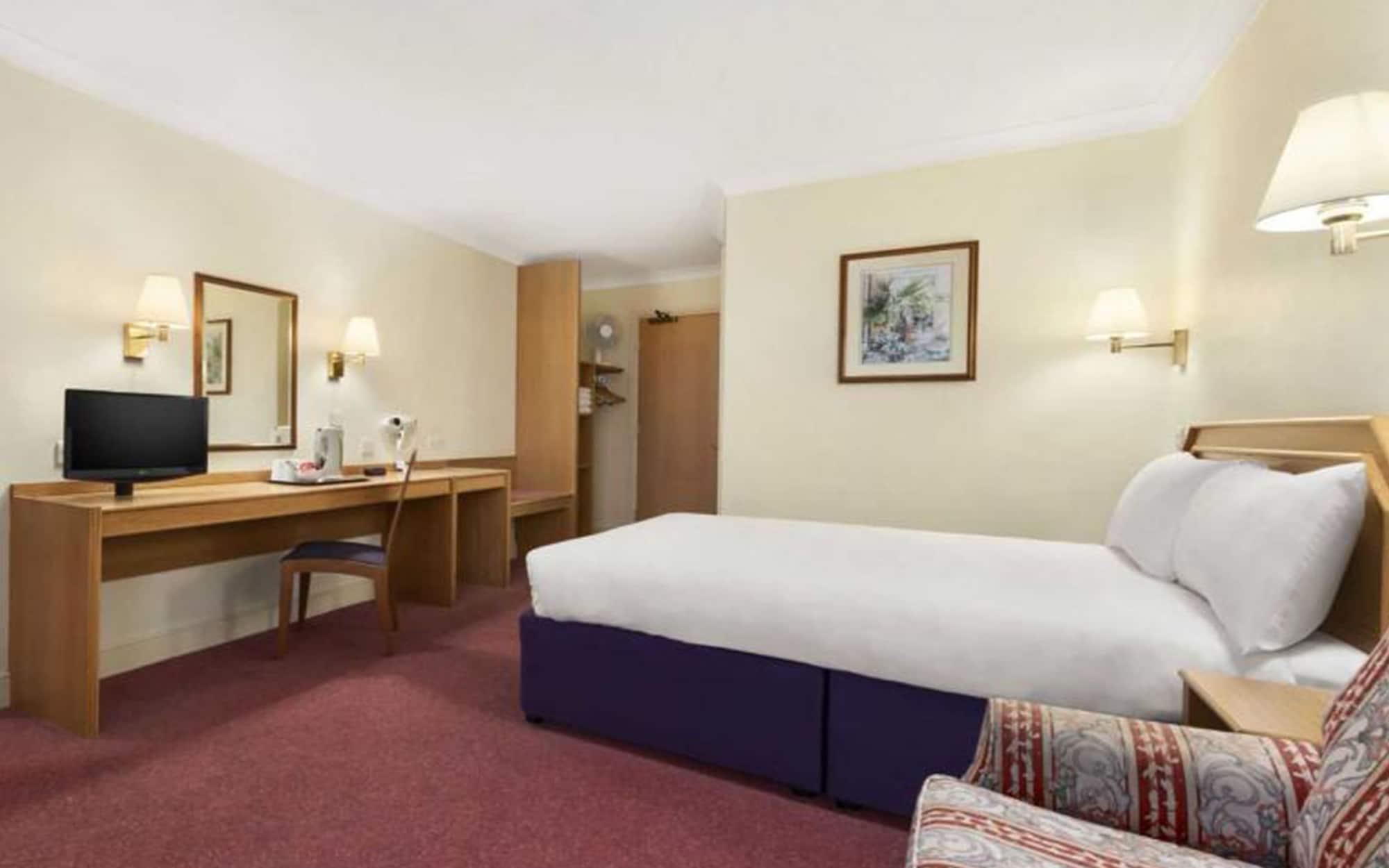Super 8 By Wyndham Chester East Buitenkant foto